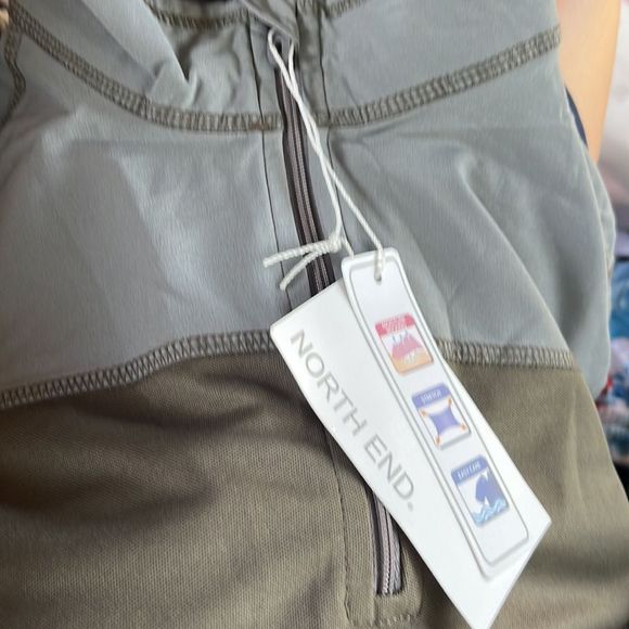 LADIES' EXCURSION CIRCUIT PERFORMANCE QUARTER-ZIP - Picture 3 of 6